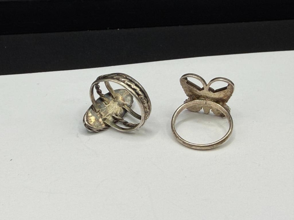 TWO VINTAGE NAVAJO STERLING SILVER RINGS INCLUDING OBLONG TURQUOISE AND CRUSHED TURQUOISE BUTTERFLY - 4