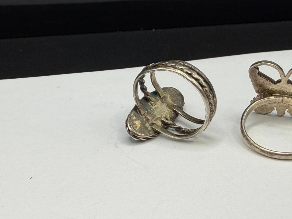 TWO VINTAGE NAVAJO STERLING SILVER RINGS INCLUDING OBLONG TURQUOISE AND CRUSHED TURQUOISE BUTTERFLY - 5