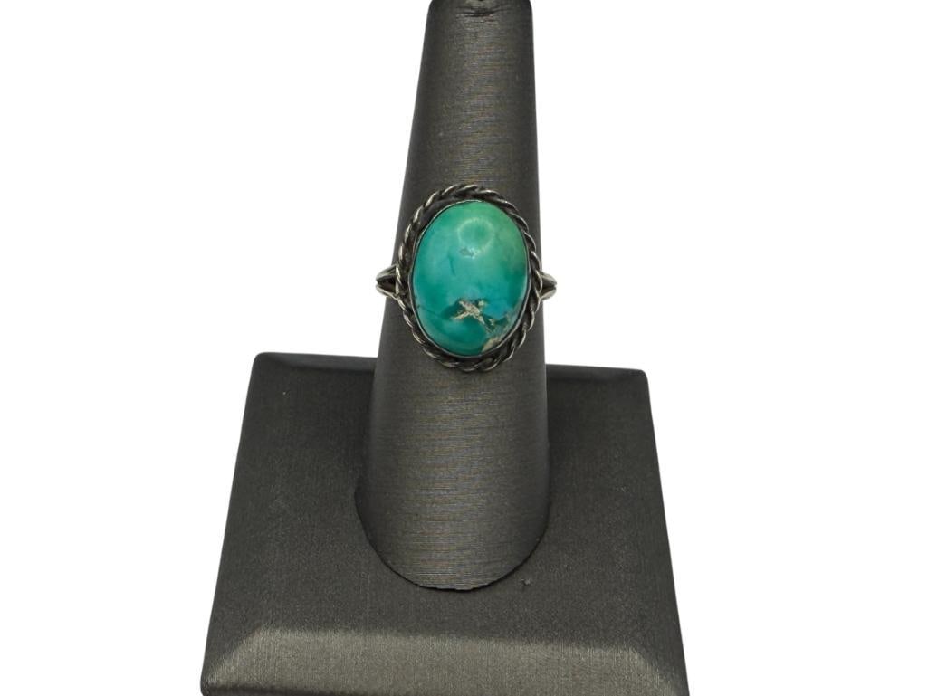 VINTAGE NAVAJO STERLING SILVER OVAL CABOCHON TURQUOISE RING: SIZE 7 3/4, 3/4" FRONT, 4.55 GRAMS