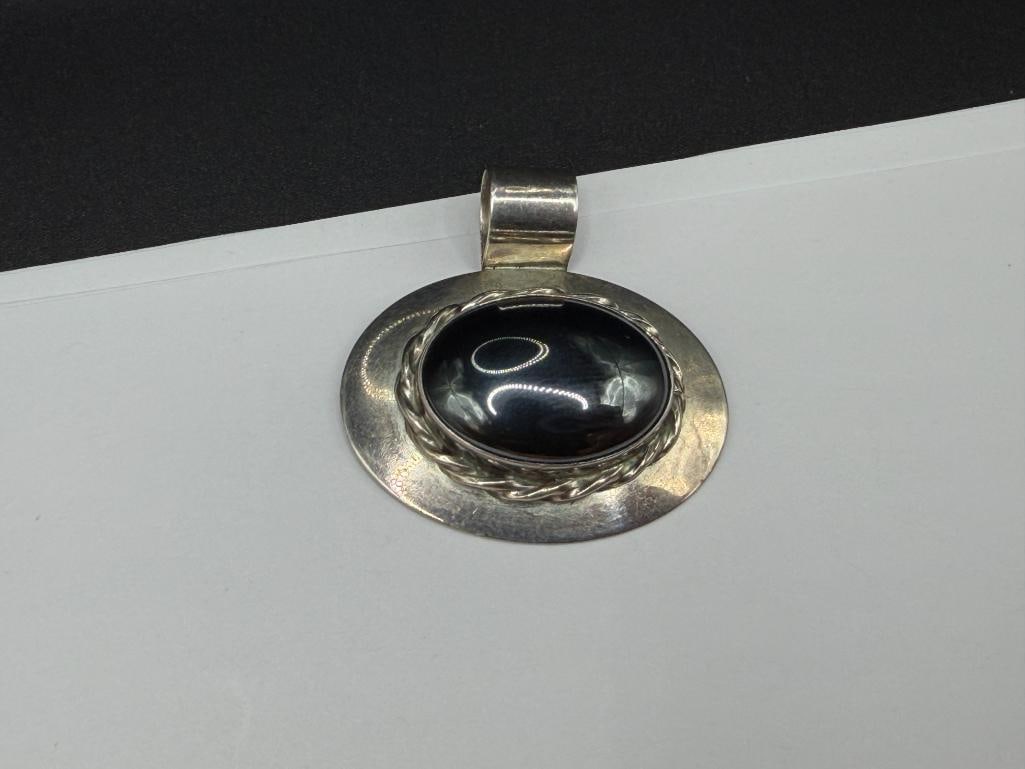 TWO VINTAGE STERLING SILVER STONE PENDANTS INCLUDING PETER VAN HORNE HEMATITE AND PURPLE MOONSTONE - 6