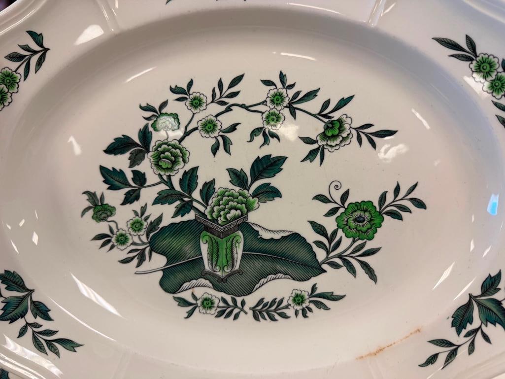 VINTAGE WEDGWOOD GREEN LEAF QUEENS SHAPE SERVING PLATTERS AS DESIGNED FOR QUEEN CHARLOTTE 1765 - 4