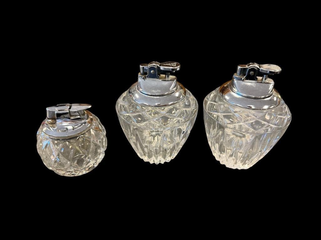 THREE VINTAGE GLASS TABLE LIGHTERS WITH CHROME TOPS INCLUDING RONSON LIGHTER (1 of 13)