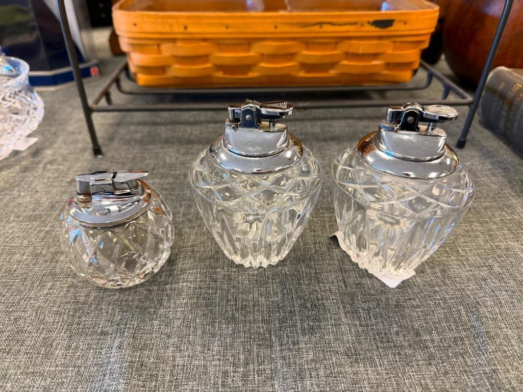 THREE VINTAGE GLASS TABLE LIGHTERS WITH CHROME TOPS INCLUDING RONSON LIGHTER - 2