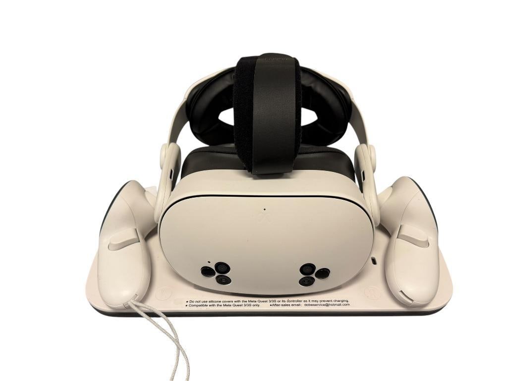 META QUEST 3S VIRTUAL REALITY HEADSET WITH CHARGIN DOCK AND JOY STICKS MODEL P97 (1 of 8)