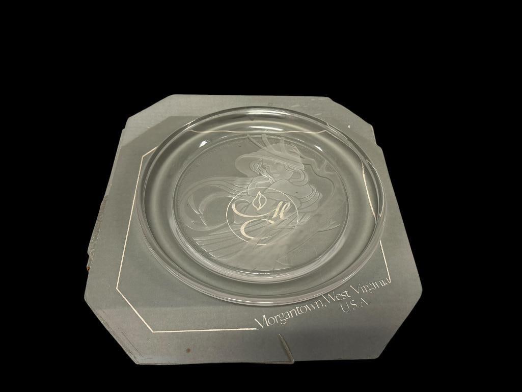 ART NOUVEAU MICHAEL YATES CRYSTAL COLLECTOR PLATE COUNTRY LADIES MORGANTWON LEAD 1981: SIGNED BY THE ARTIST, INCLUDES ORIGINAL BOX, NO CHIPS 9" ROUND