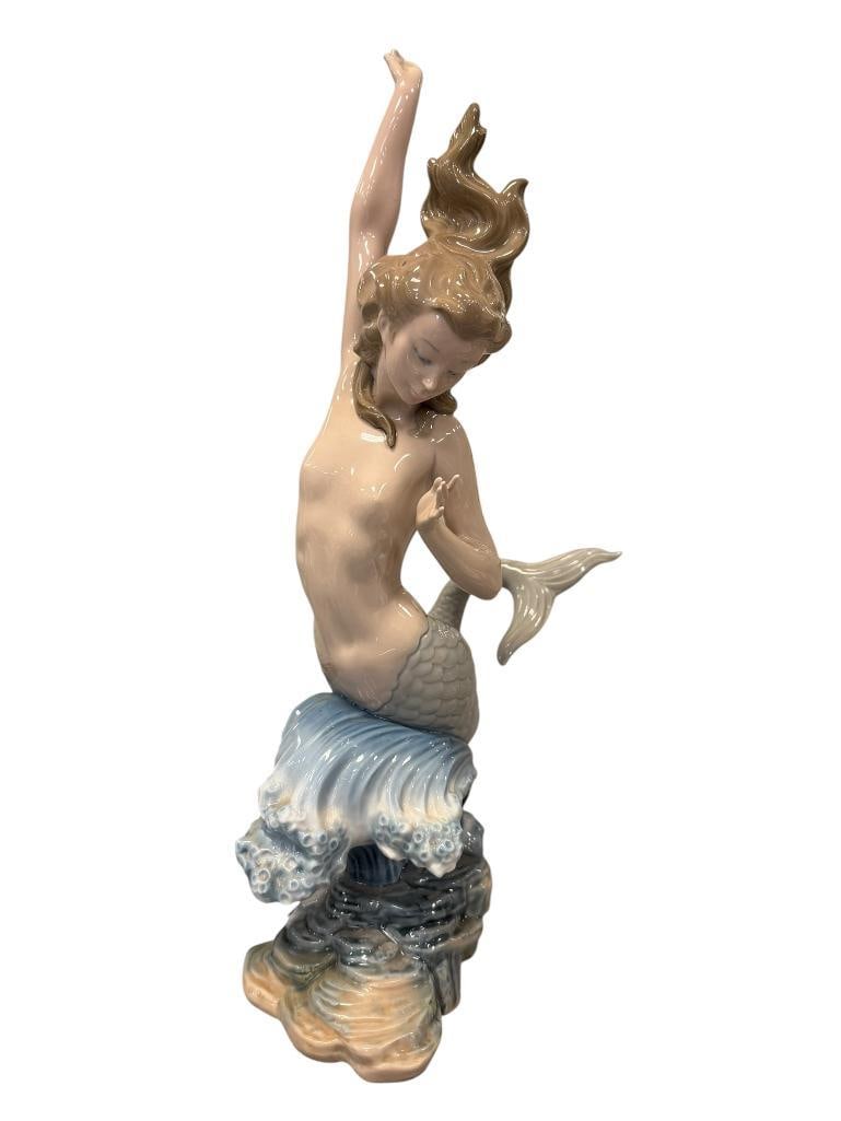 LLADRO FINE PORCELAIN FIGURINE MERMAID ON A WAVE FANTASY (1 of 2)