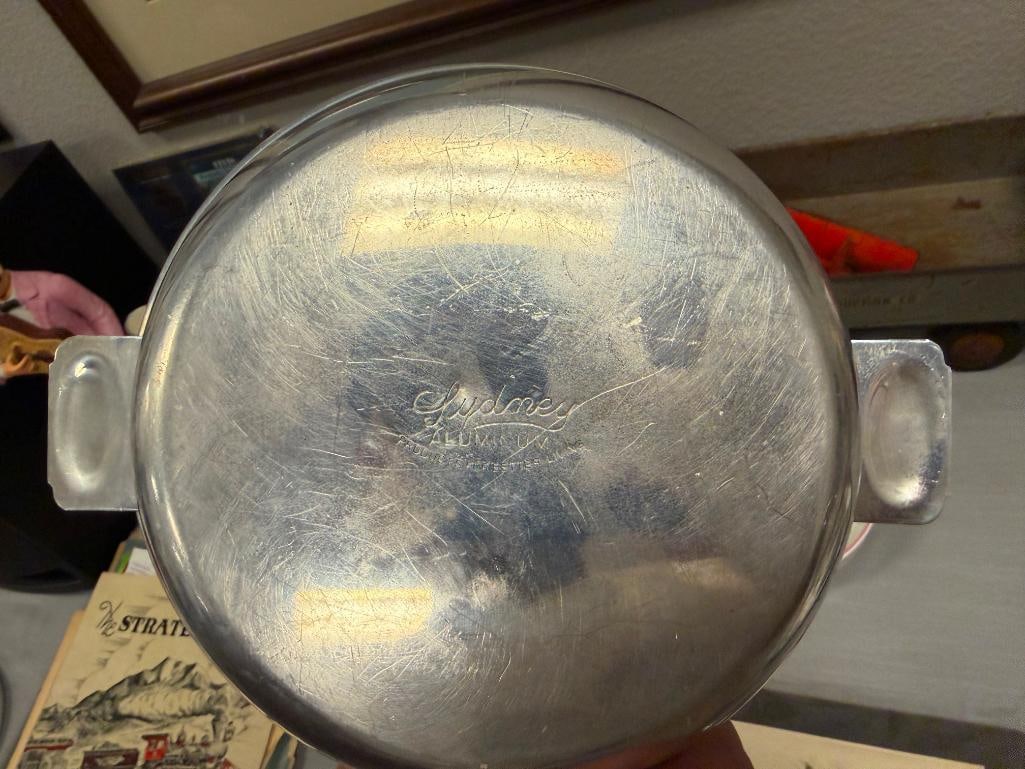 THREE VINTAGE BABY WARMING BOWLS SYDNEY, PETO - 18