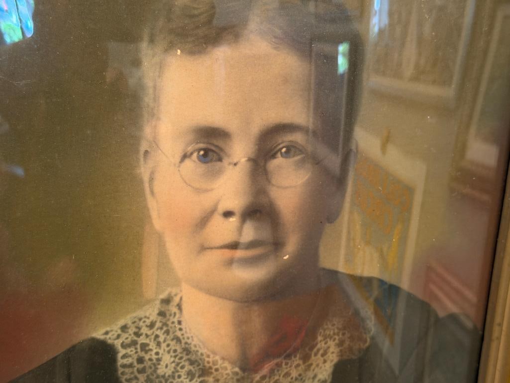 1924 CHICAGO PORTRAIT COMPNAY HAND COLORED PHOTOGRAPH WITH CONVEX GLASS - 2