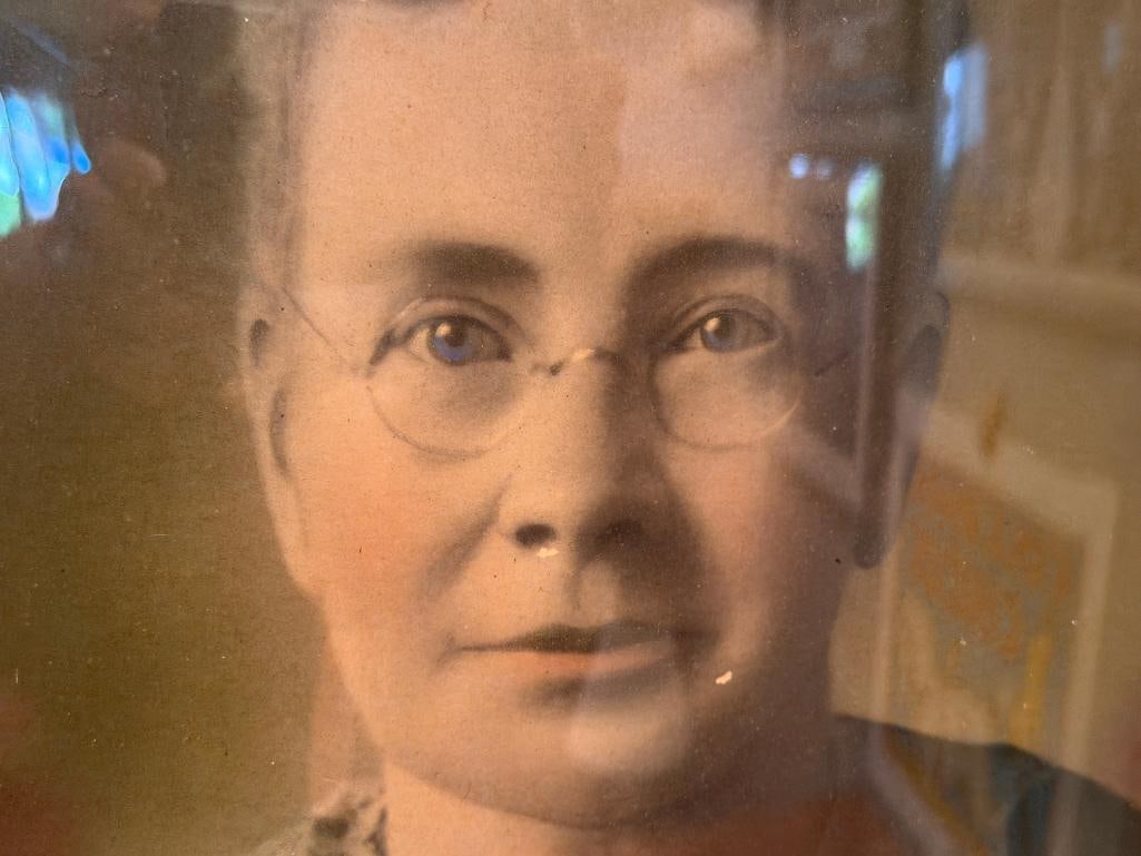 1924 CHICAGO PORTRAIT COMPNAY HAND COLORED PHOTOGRAPH WITH CONVEX GLASS - 3