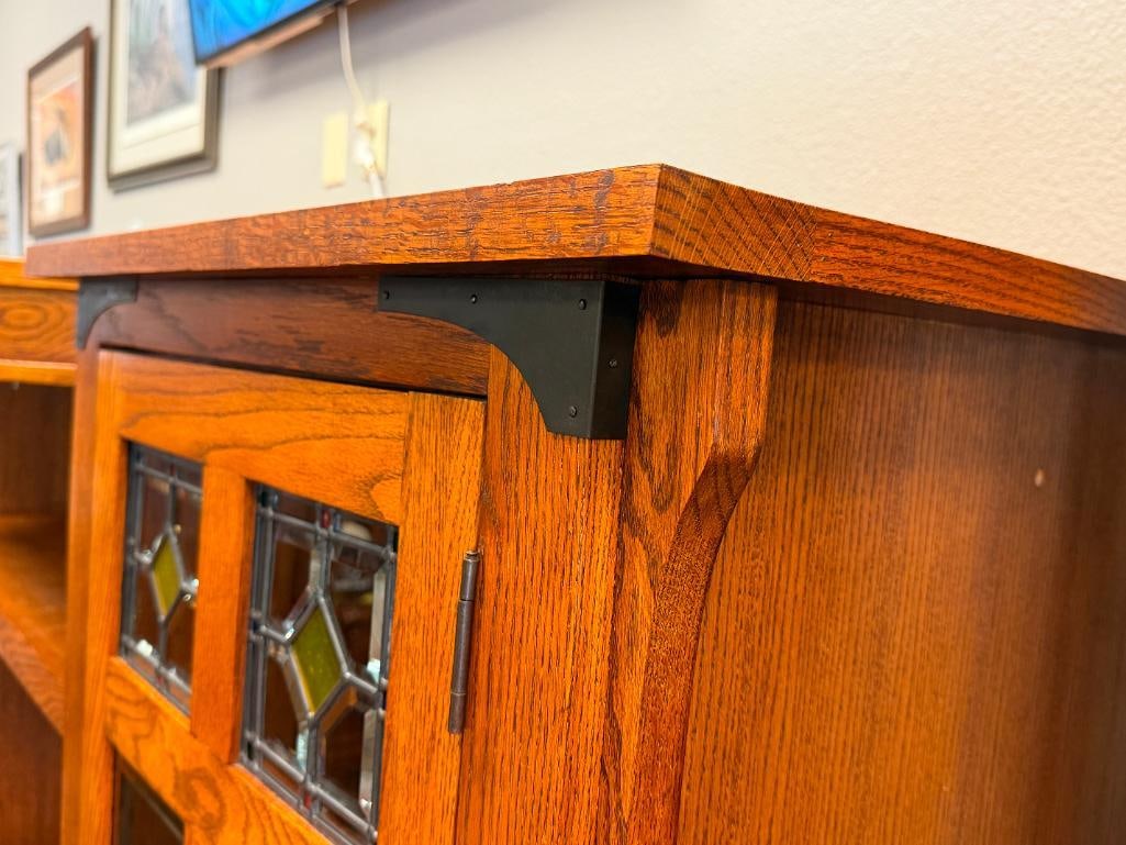 OAK TREE FURNITURE MISSION STYLE OAK TV / ENTERTAINMENT WALL UNIT EXPANDABLE - 17