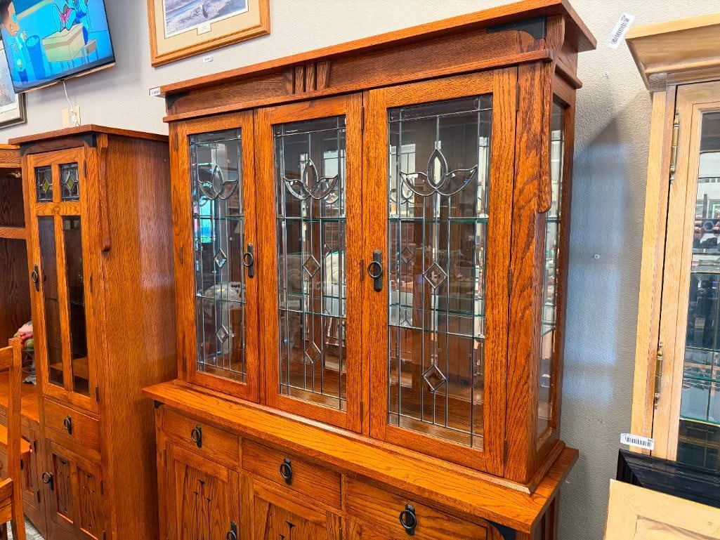 OAK TREE FURNITURE MISSION STYLE QUARTER SAWN OAK GRAIN TWO-PIECE CHINA CABINET - 3