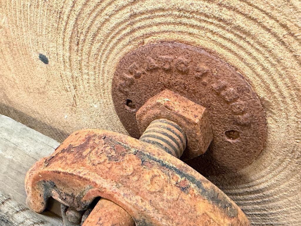 CLEVELAND STONE CO. ANTIQUE / PRIMITIVE LARGE SHARPENING GRINDING STONE WHEEL - 12