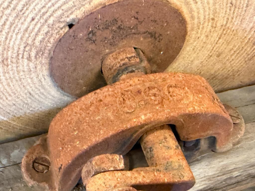 CLEVELAND STONE CO. ANTIQUE / PRIMITIVE LARGE SHARPENING GRINDING STONE WHEEL - 6