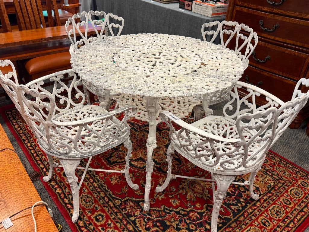 VINTAGE CAST ALUMINUM DECORTIVE PATIO TABLE AND CHAIRS SET - 2