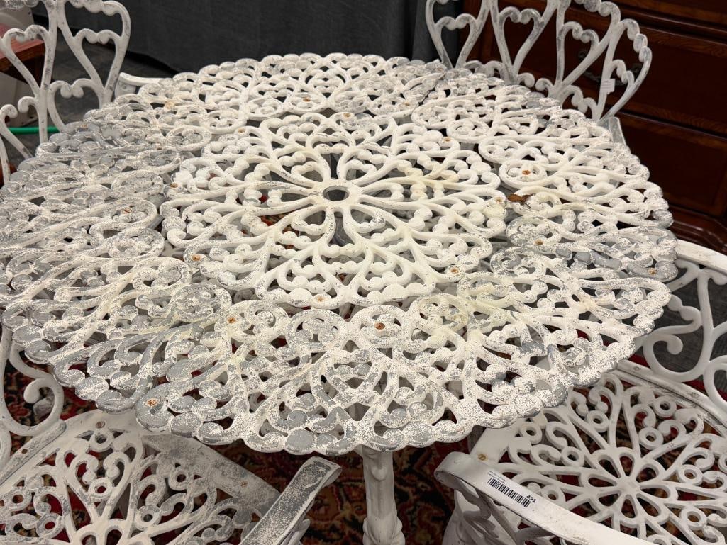 VINTAGE CAST ALUMINUM DECORTIVE PATIO TABLE AND CHAIRS SET - 3