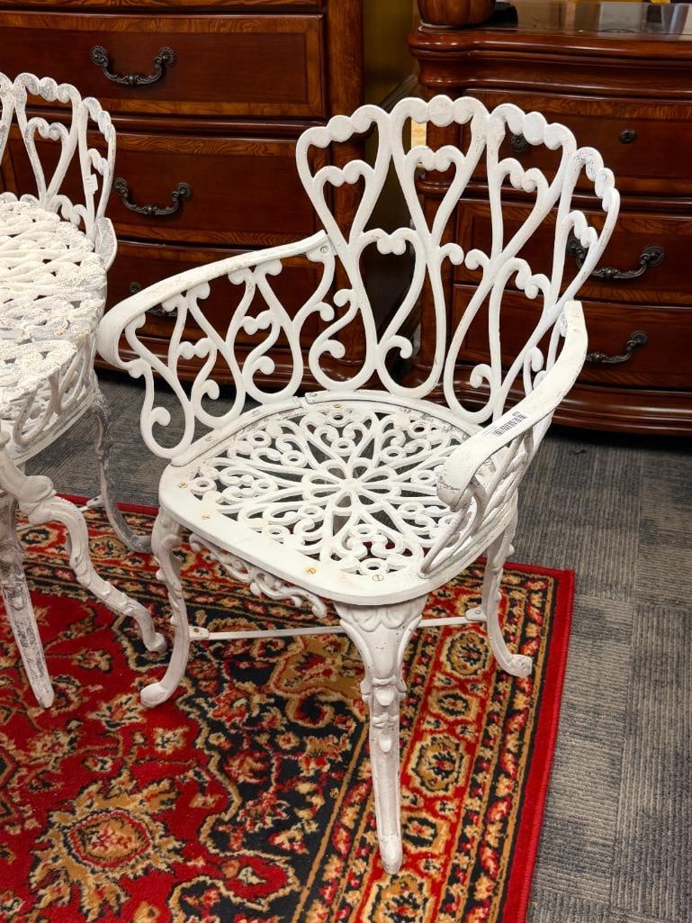 VINTAGE CAST ALUMINUM DECORTIVE PATIO TABLE AND CHAIRS SET - 6