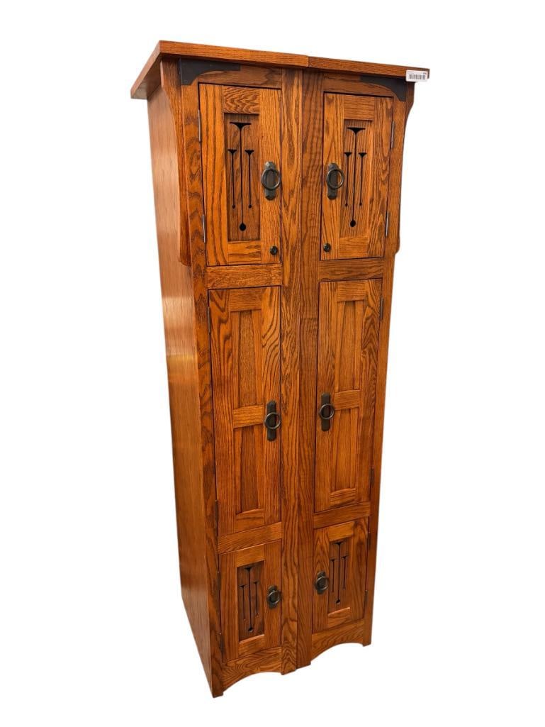 OAK TREE FURNITURE MISSION STYLE OAK MEDIA CABINET FOR CDS / DVDS: FEATURES SIX PULL OUT DRAWERS FOR CDS / DVS, BRONZE FINISHED HARDWARE, IN LIKE-NEW CONDITION 28" X 21" X 74"