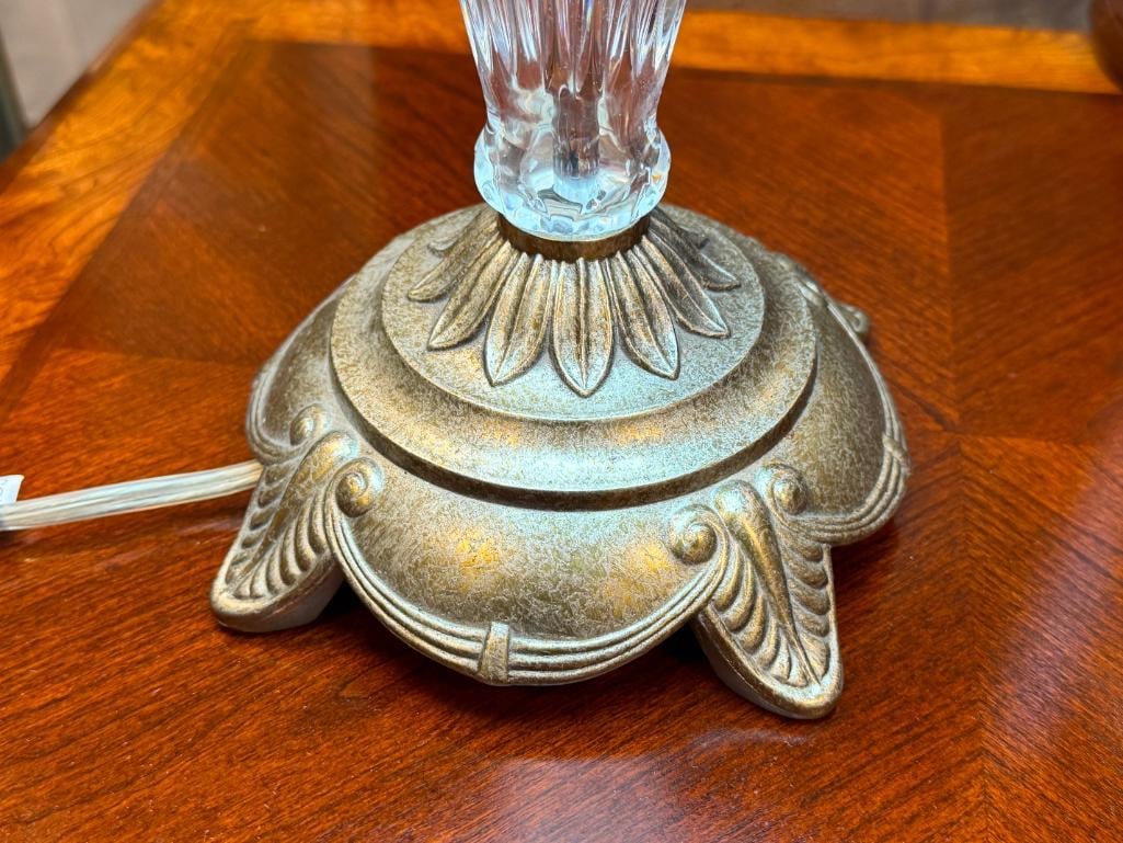 ELEGANT GLASS TABLE LAMP WITH DECORATIVE METAL BASE - 5