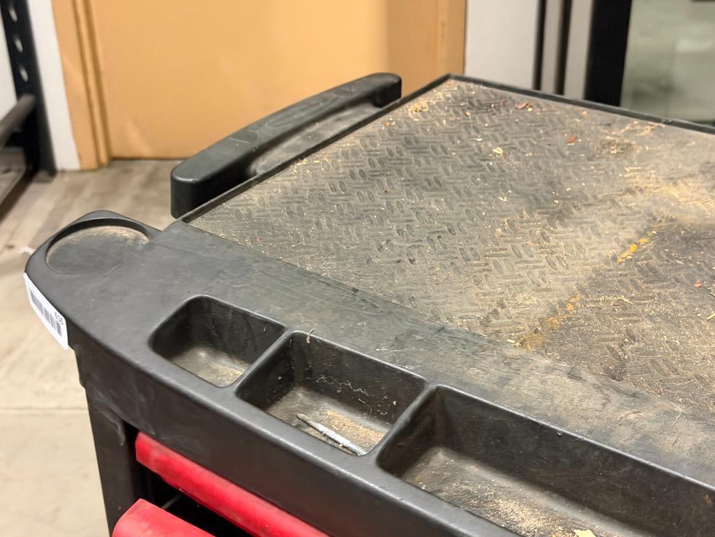 RUBBERMAID FIVE DRAWER PLASTIC TOOLBOX - 4