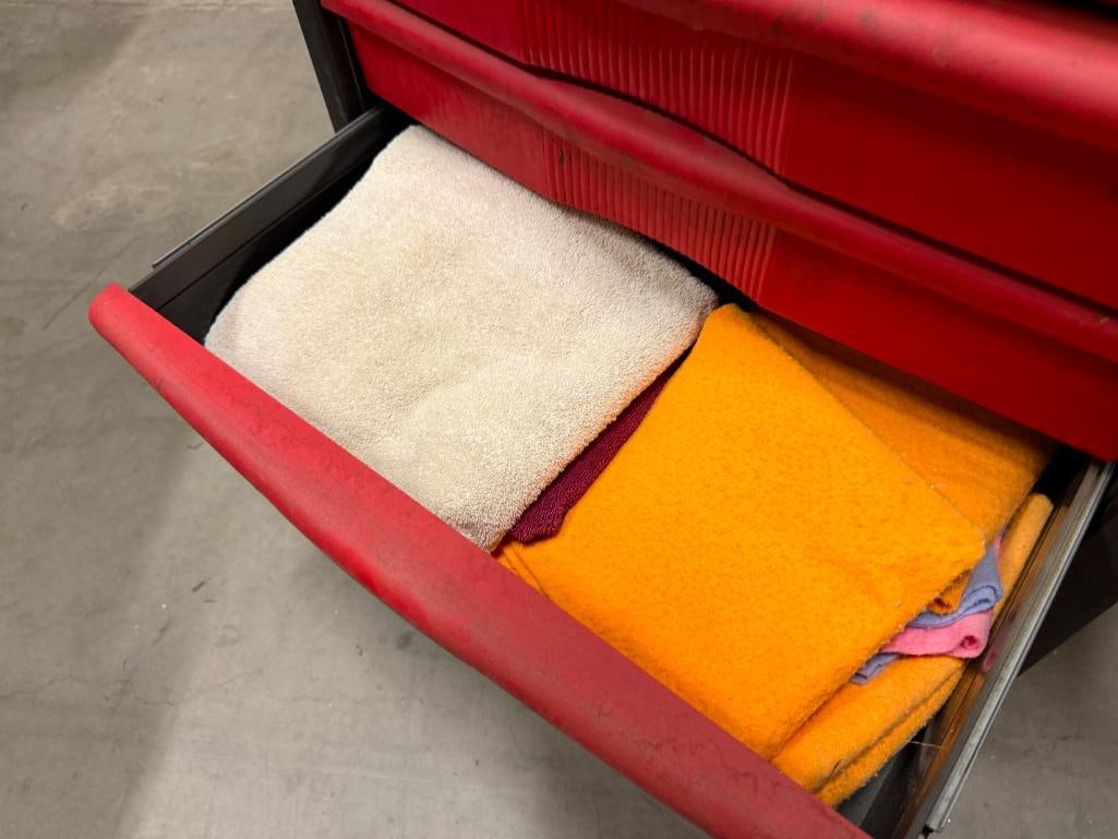 RUBBERMAID FIVE DRAWER PLASTIC TOOLBOX - 7