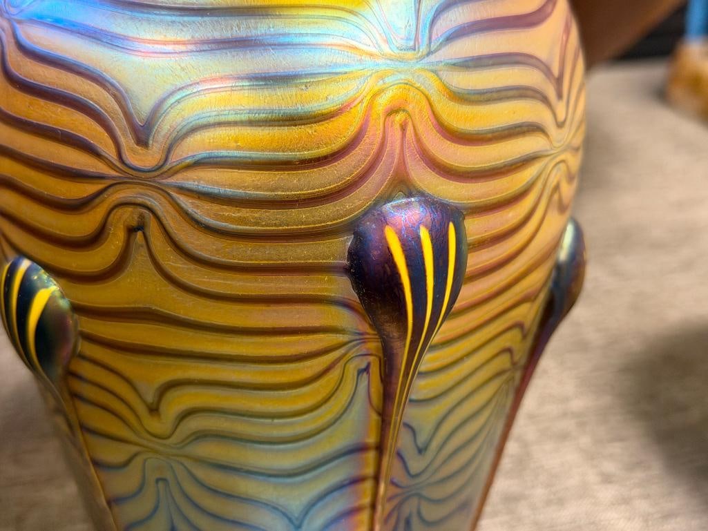 20TH CENTURY HAND BLOWN IRIDESCENT ART GLASS VASE PULLED FEATHERS DESIGN WITH APPLIED TADPOLES - 3