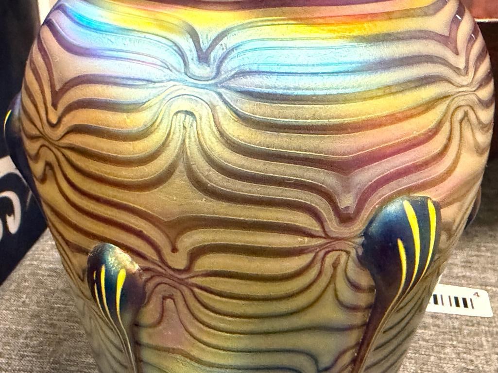 20TH CENTURY HAND BLOWN IRIDESCENT ART GLASS VASE PULLED FEATHERS DESIGN WITH APPLIED TADPOLES - 4