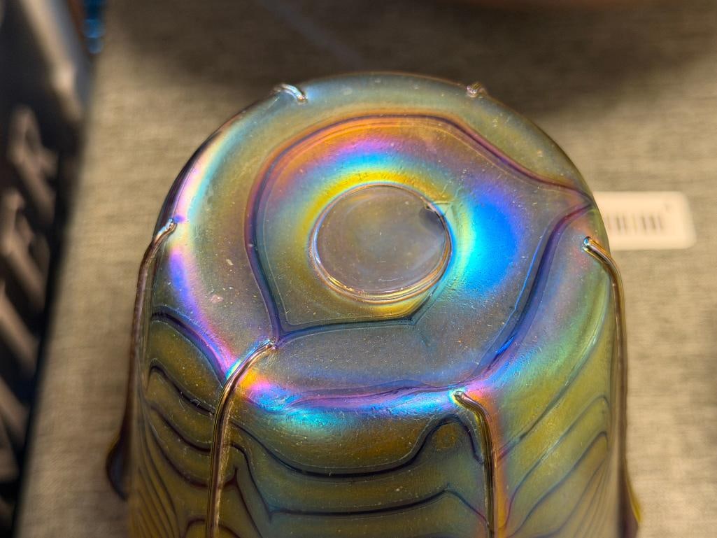 20TH CENTURY HAND BLOWN IRIDESCENT ART GLASS VASE PULLED FEATHERS DESIGN WITH APPLIED TADPOLES - 6