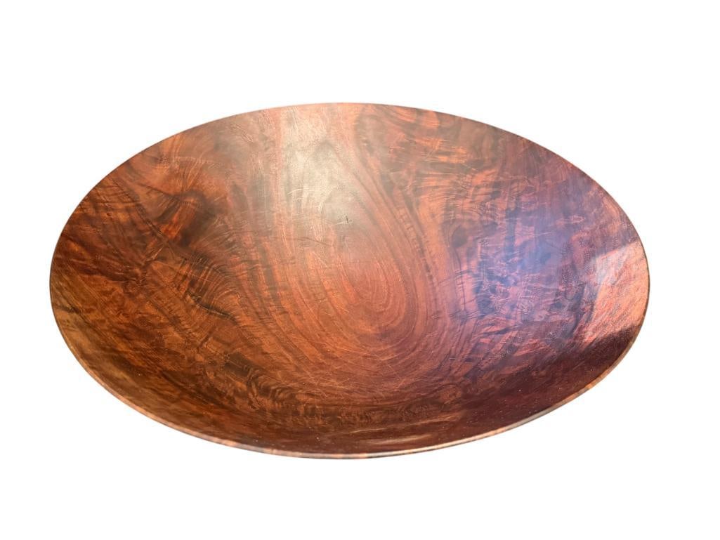 BOB STOCKSDALE AMERICAN WD TURNER TURNED BLACK WALNUT FROM CALIFRONIA LARGE BOWL: BOB STOCKSDALE (1913-2003) WAS AN AMERICAN WOOD TURNER WHO LEARNED HOW TO TURN WOOD DURING HIS TIME IN THE MILITARY DURING WWII, LARGE BLACK WALNUT FROM CALIFORNIA WOOD BOWL, SIGNED ON THE BOTTOM 17 3