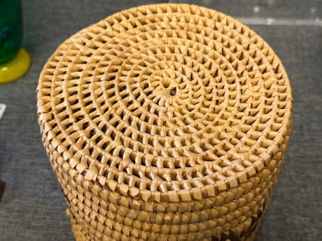 VINTAGE BOHO BOHEMIAN STYLED STRAW LIDDED BASKET WITH GEOMETRIC DESIGN - 7