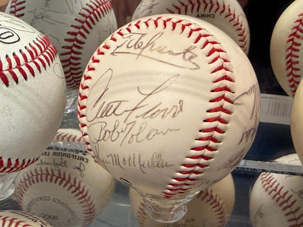 AUTOGRAPHED BASEBALL BY PLAYERS CURT FLOOD, BOB GIBSON, ORLANDO CEPEDA, KEN MCMULLEN, ETC. - 2