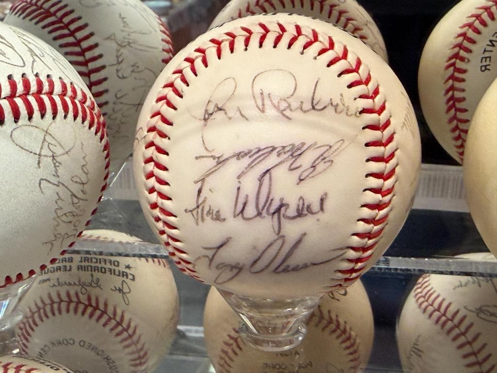 AUTOGRAPHED BASEBALL BY PLAYERS CURT FLOOD, BOB GIBSON, ORLANDO CEPEDA, KEN MCMULLEN, ETC. - 3