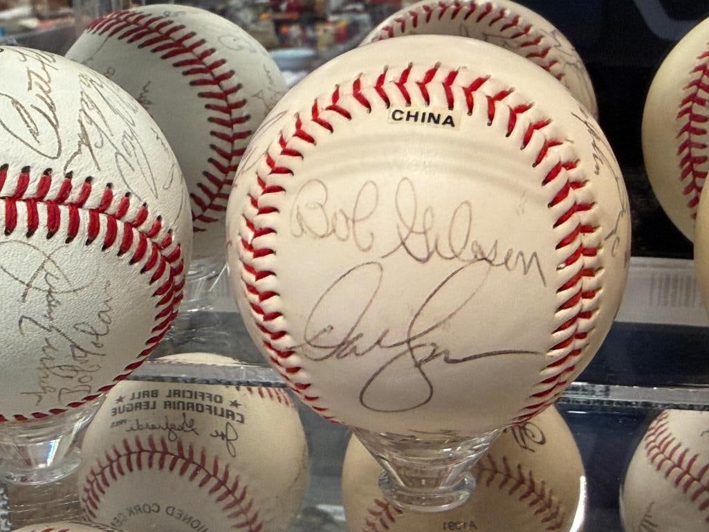 AUTOGRAPHED BASEBALL BY PLAYERS CURT FLOOD, BOB GIBSON, ORLANDO CEPEDA, KEN MCMULLEN, ETC. - 5