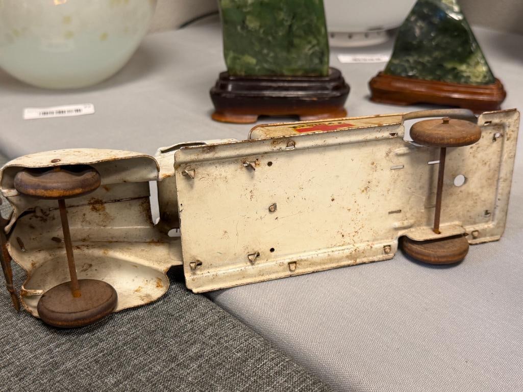 1930'S WYANDOTTE TOYS PRESSED STEEL MEDICAL CORPS AMBULANCE TRUCK WITH WOODEN WHEELS - 7