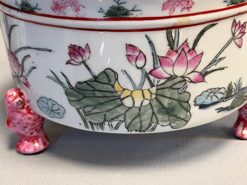 VINTAGE CHINESE PORCELAIN FISHBOWL PLANTER FEATURING LOTUS AND LILY PAD DESIGN - 2