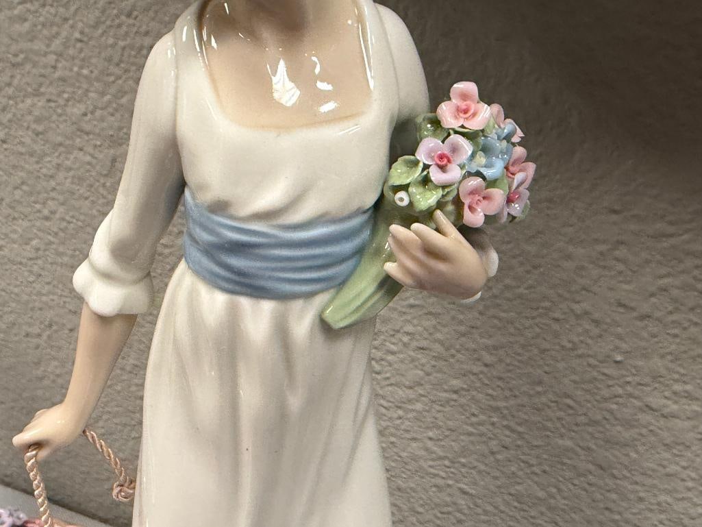 LLADRO FINE PORCELAIN FIGURINE WILD FLOWER NO. 5030 DESIGNED BY VICENTE MARTINEZ RETIRED 1994 - 3