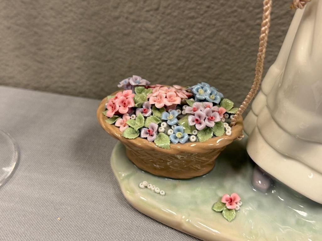 LLADRO FINE PORCELAIN FIGURINE WILD FLOWER NO. 5030 DESIGNED BY VICENTE MARTINEZ RETIRED 1994 - 4