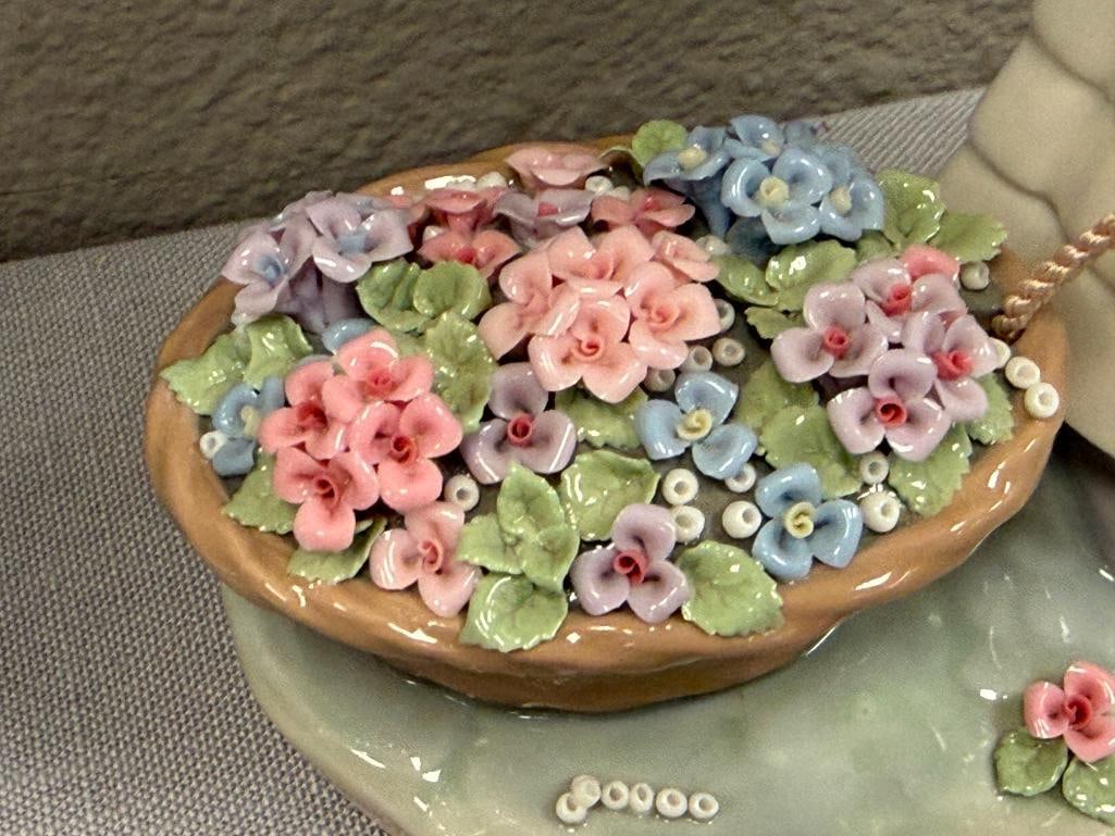 LLADRO FINE PORCELAIN FIGURINE WILD FLOWER NO. 5030 DESIGNED BY VICENTE MARTINEZ RETIRED 1994 - 5