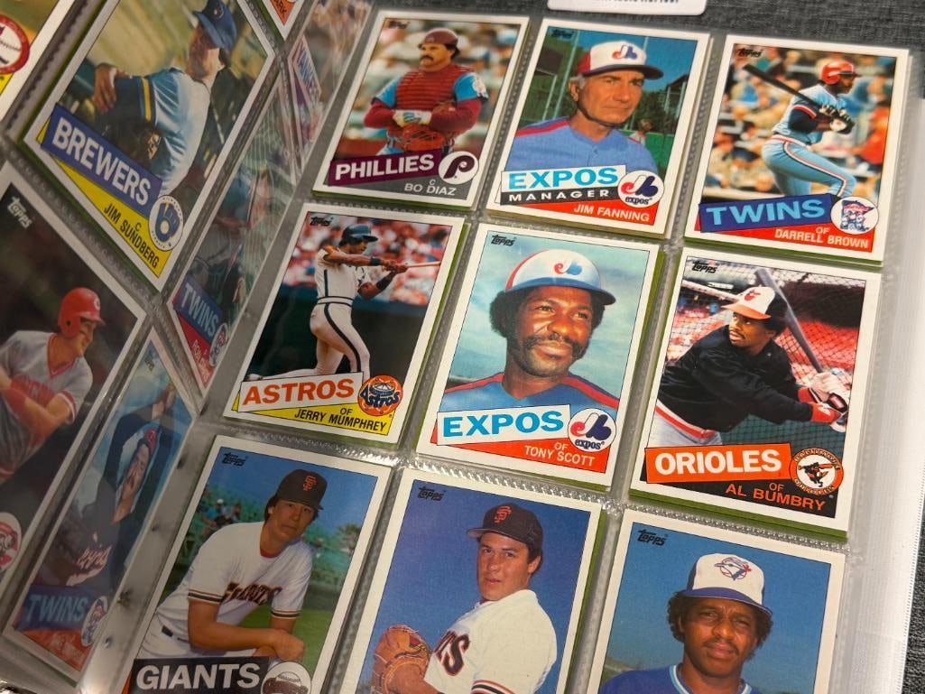1985 TOPPS COMPLETE BASEBALL CARD SET INCLUDES MARK MCGWIRE, ROGER CLEMENS, KIRBY PUCKETT, ETC. - 15