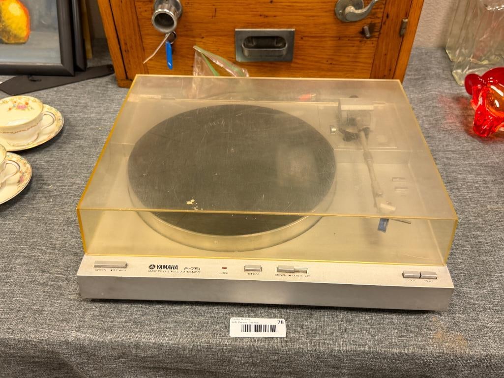 EARLY 1980'S YAMAHA P-751 QUARTZ DD FULL AUTOMATIC TURNTABLE 33 / 45 RPM - 6