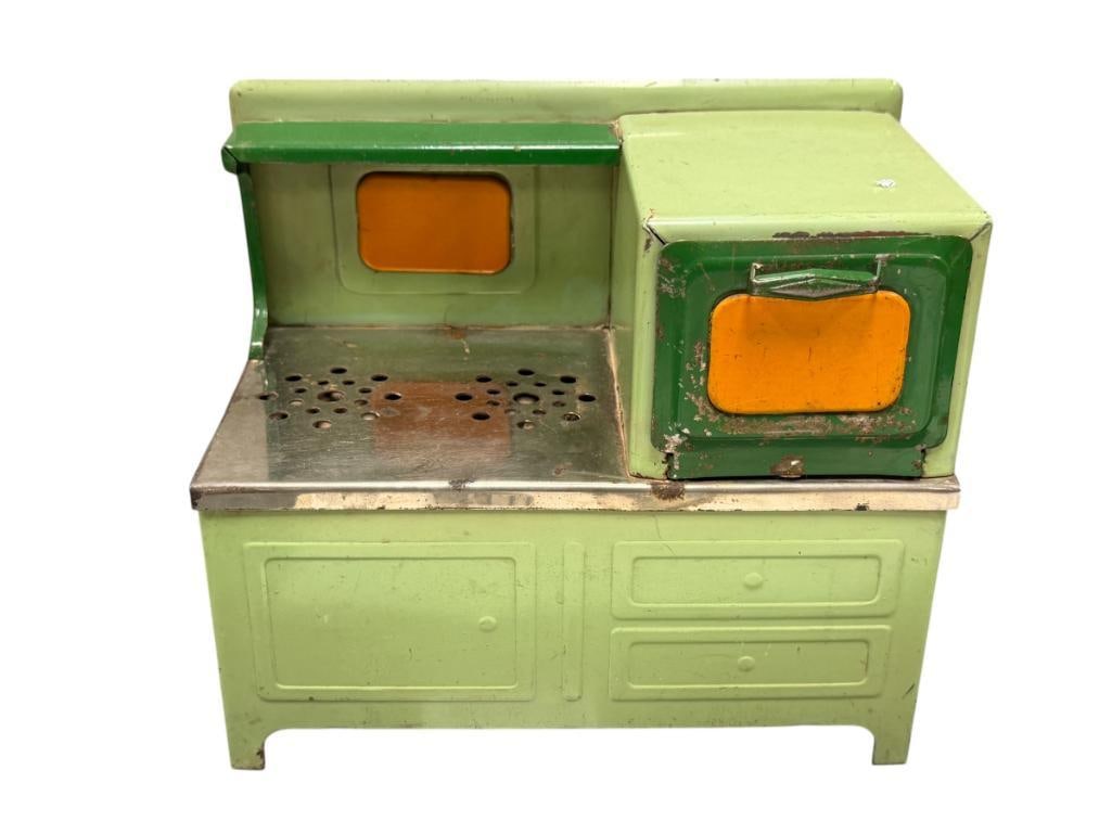 1930'S GIRARD TOY ELECTRIC COOK STOVE: PRESSED STEEL CHILDREN'S PLAY STOVE WITH WORKING HEAT ELEMENT, MADE BETWEEN 1922-1935, MISSING POWER CORD, SHOWS PAINT WEAR / AGE 9 1/2" X 5" X 8 1/2"