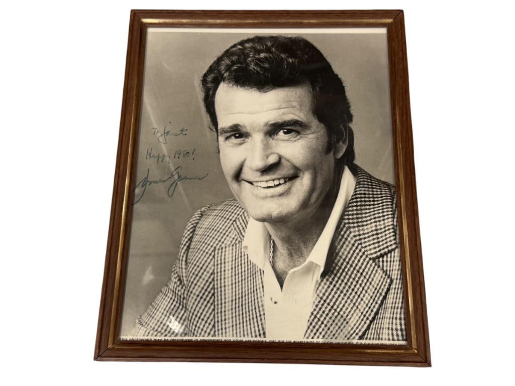 JAMES GARNER AMERICAN ACTOR PERSONALIZED AUTOGRAPHED BLACKA ND WHITE PHOTOGRAPH (1 of 5)