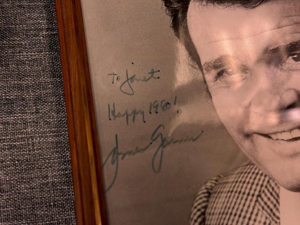 JAMES GARNER AMERICAN ACTOR PERSONALIZED AUTOGRAPHED BLACKA ND WHITE PHOTOGRAPH - 4