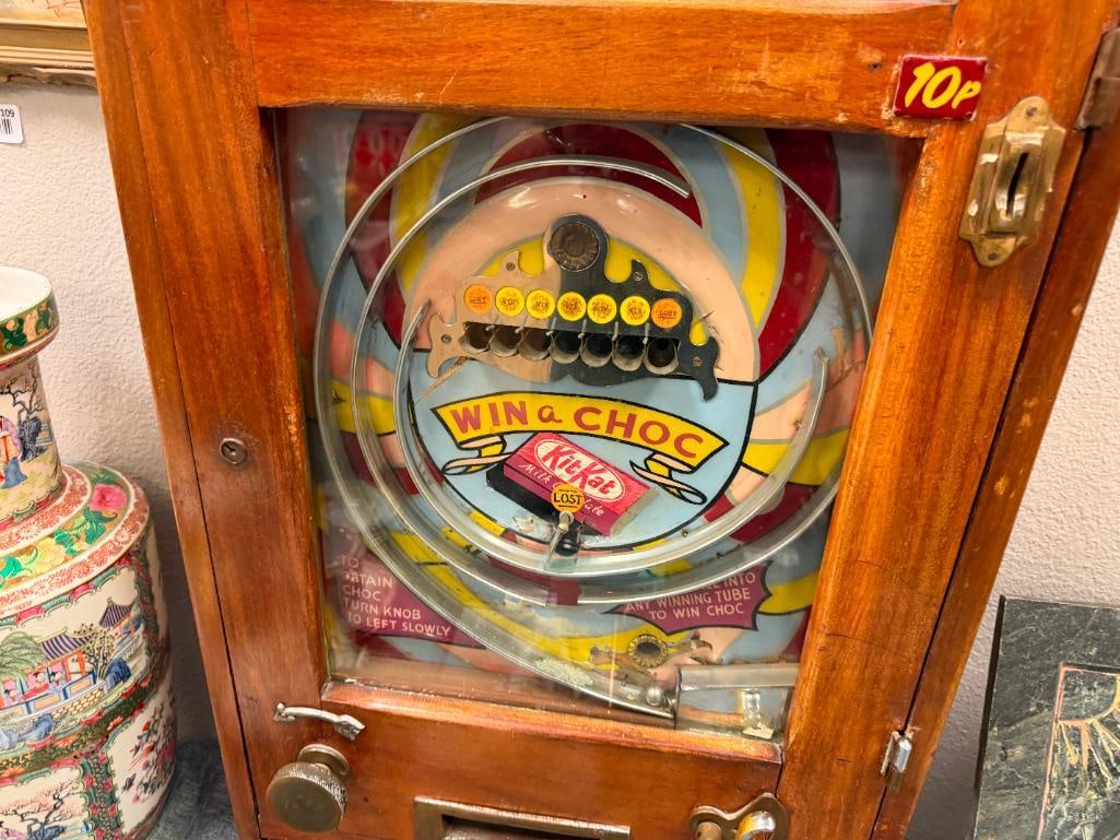 WHALES REDCAR UNITED KINGDOM ALLWIN WIN A CHOC PENNY ARCADE / AMUSEMENT GAME CIRCA 1930'S - 1960'S - 2