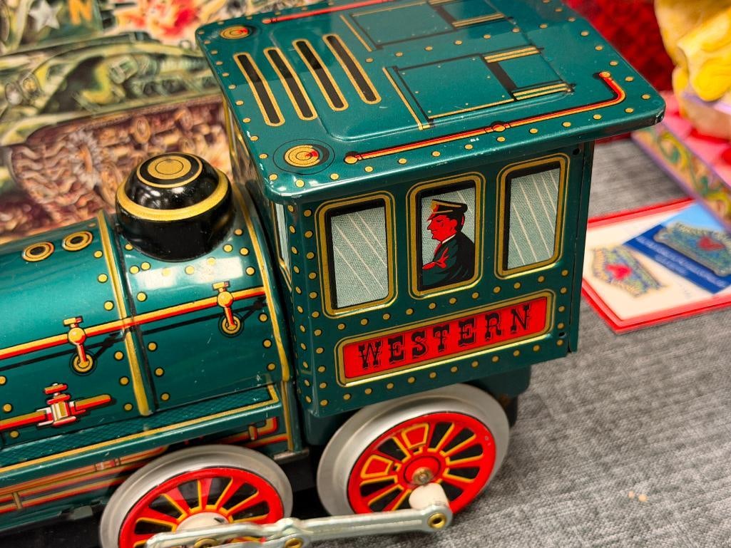 VINTAGE MODERN TOYS JAANESE TIN-LITHO BATTERY OPERATED TOY TRAIN WESTERN SPECIAL CIRCA 1960 - 3