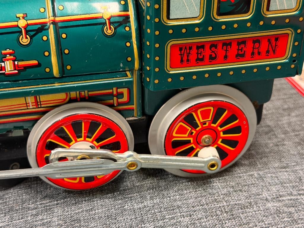 VINTAGE MODERN TOYS JAANESE TIN-LITHO BATTERY OPERATED TOY TRAIN WESTERN SPECIAL CIRCA 1960 - 4