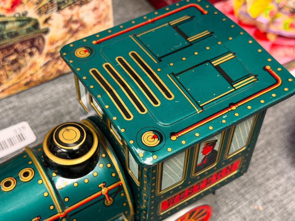 VINTAGE MODERN TOYS JAANESE TIN-LITHO BATTERY OPERATED TOY TRAIN WESTERN SPECIAL CIRCA 1960 - 5