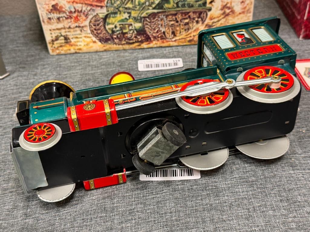 VINTAGE MODERN TOYS JAANESE TIN-LITHO BATTERY OPERATED TOY TRAIN WESTERN SPECIAL CIRCA 1960 - 6