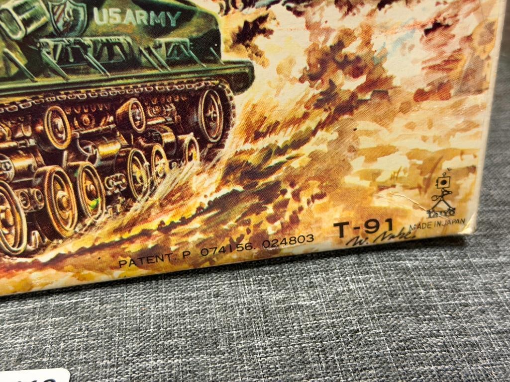 TAIYO JAPAN TIN-LITHO BATTERY OPERATED M4 COMABT TANK TOY CIRCA 1970'S - 1980'S - 10