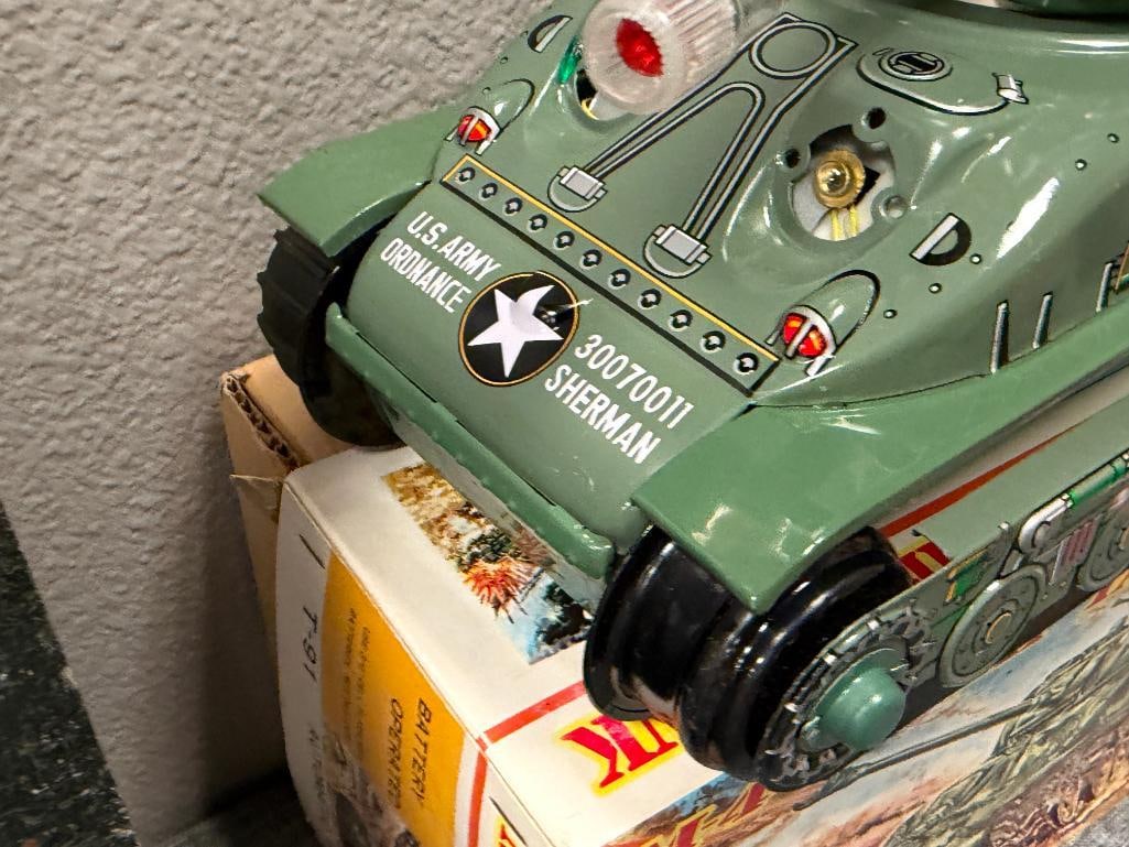 TAIYO JAPAN TIN-LITHO BATTERY OPERATED M4 COMABT TANK TOY CIRCA 1970'S - 1980'S - 5
