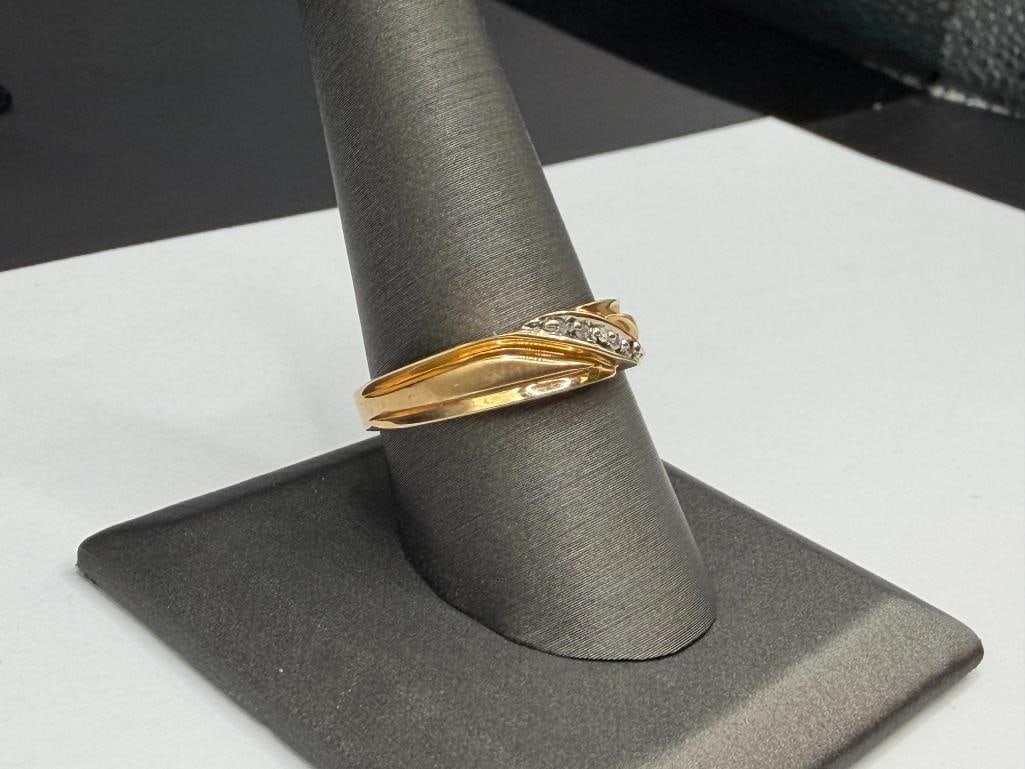 MEN'S 10K YELLOW GOLD SINGLE CUT DIAMOND BAND - 3